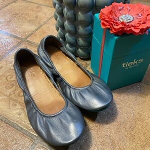 Pewter Tieks 9 barely worn